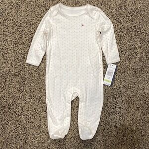 TOMMY HILFIGER Baby Girl 3-6 Months Sleeper One Piece Pajamas Pjs Romper NWT